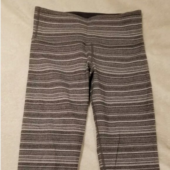 Lululemon Coal Strata Stripe Wunder Under Crops Size 2 - Picture 1 of 7
